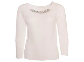 Maje, top blanco con cadena plateada. 