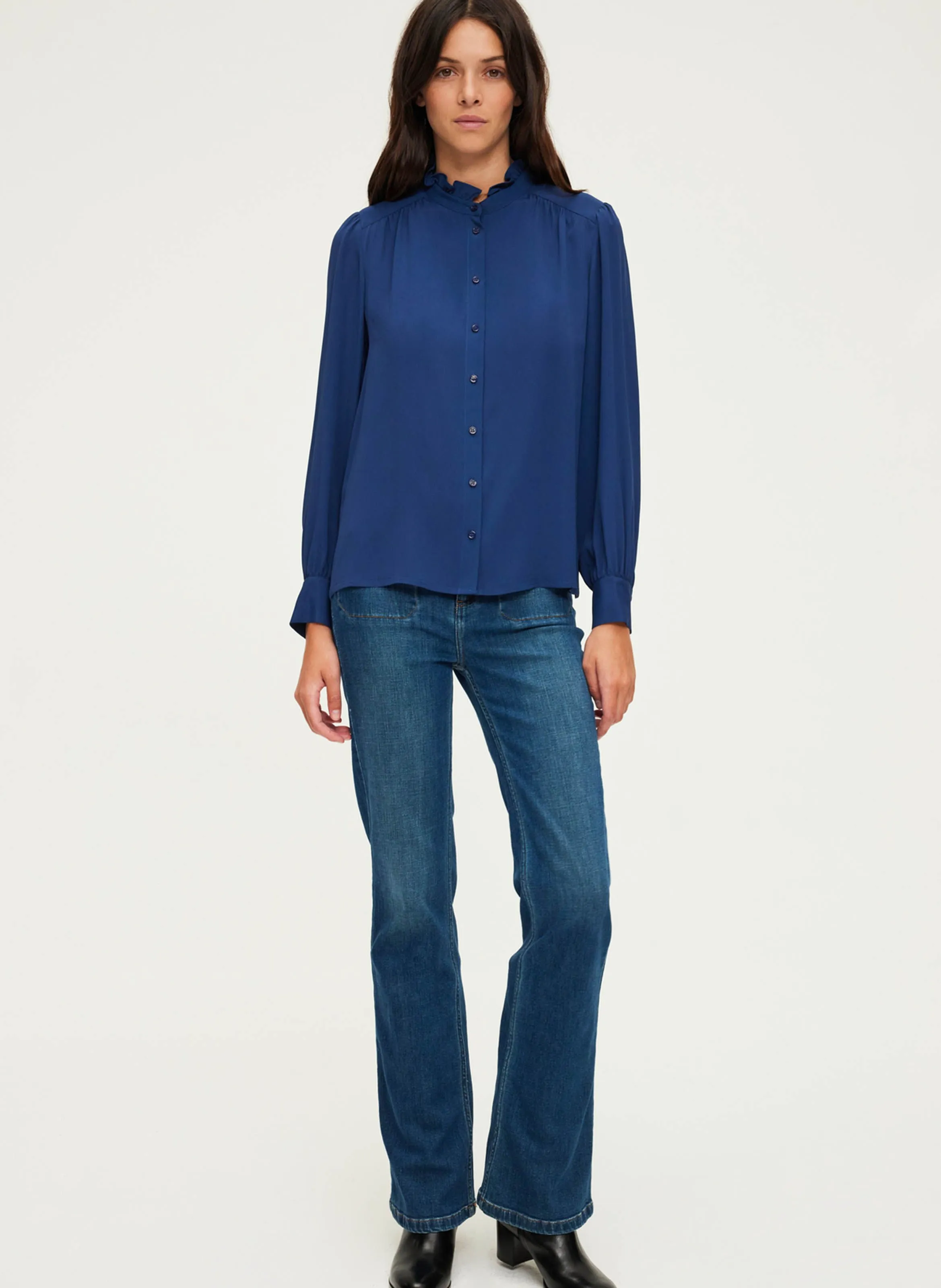 PABLO BRUNHILDE - Camisa fluida recta cuello alto en azul
