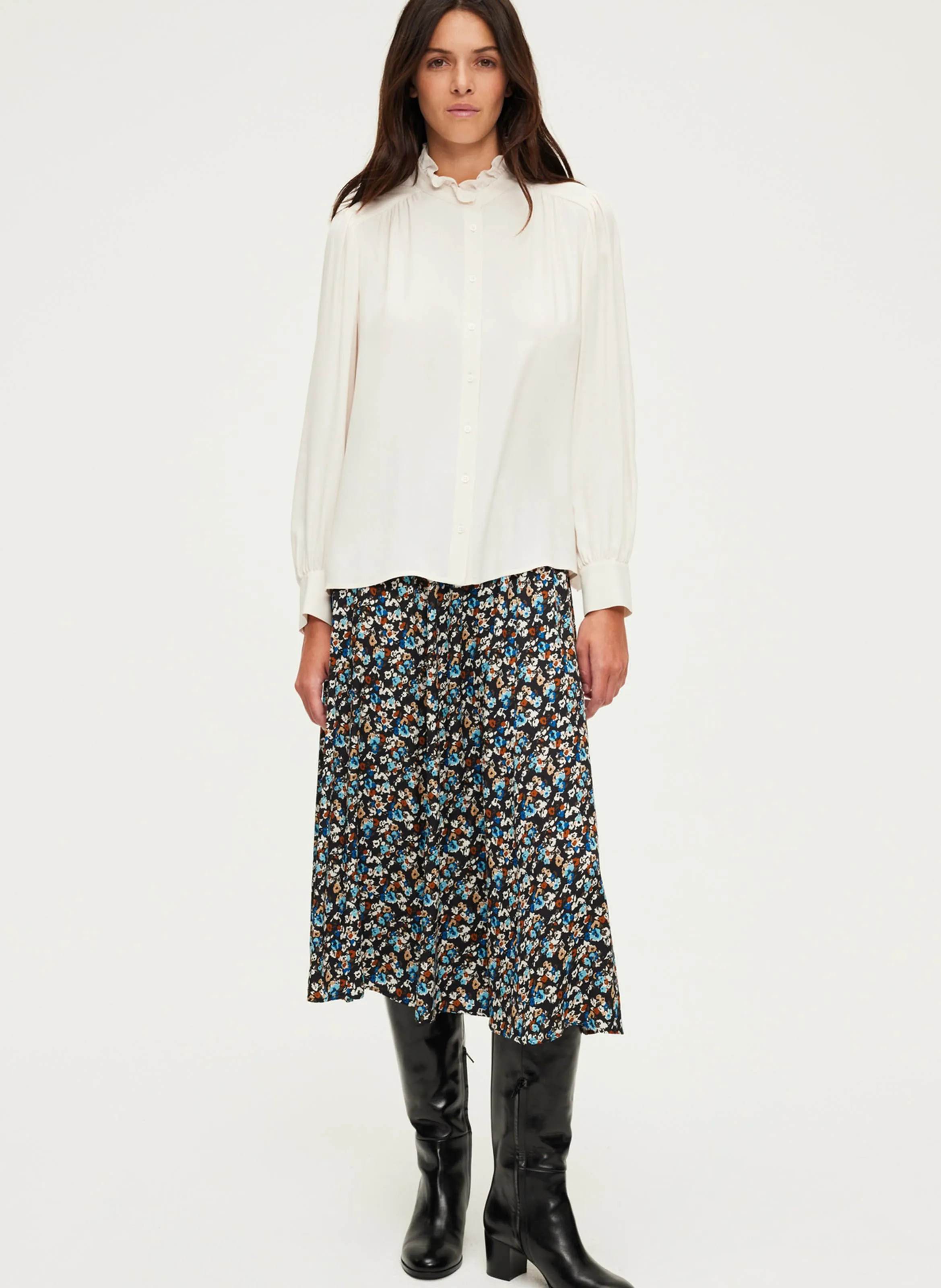 PABLO BRUNHILDE - Camisa fluida recta cuello alto en beige